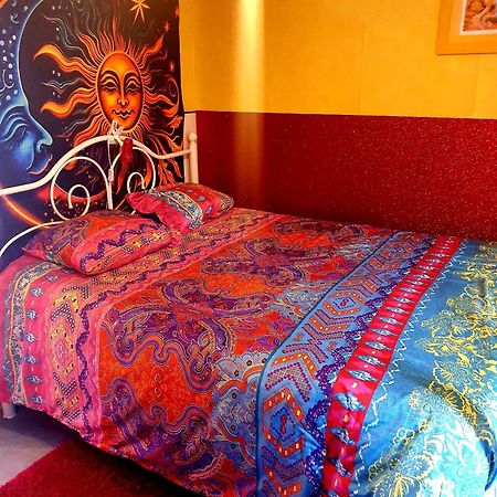 Bed And Breakfast Les Roses Multicolores Du 47 Fumel Exterior photo